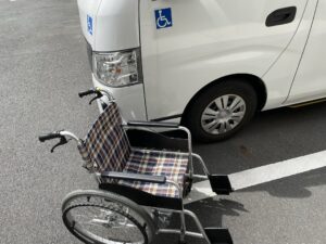車椅子で移動される方の付き添いなどは介護タクシーをおすすめします
